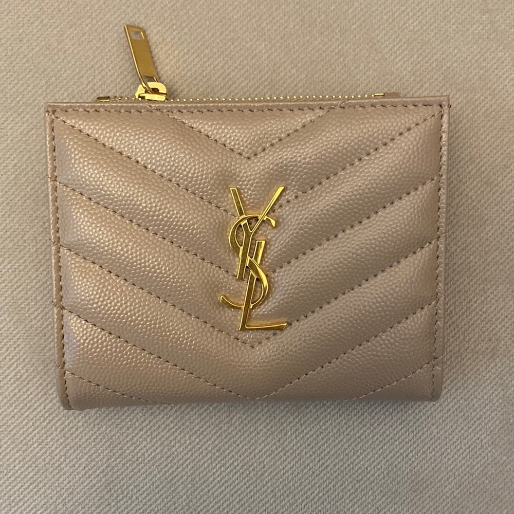YSL Wallet in Beige Color. Unused. Excellent condition.